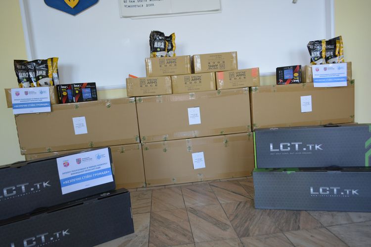 громада передала військовій частині
