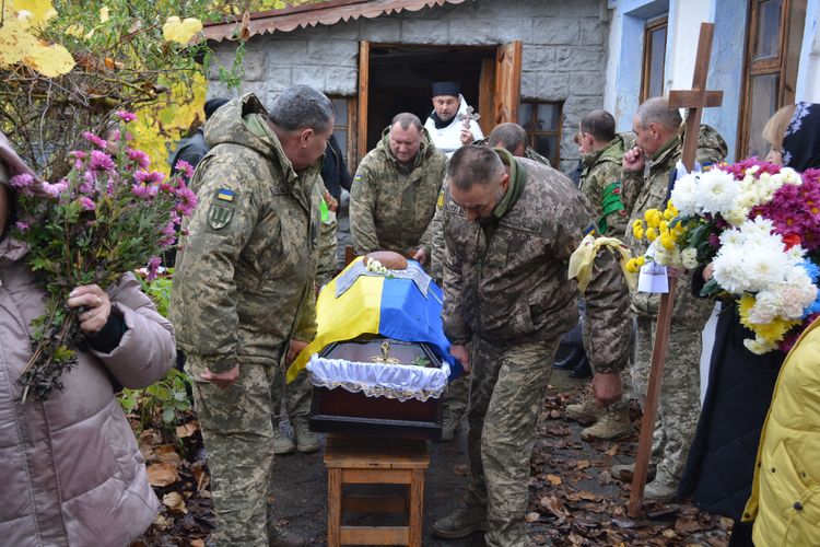 Провели в останню земну дорогу