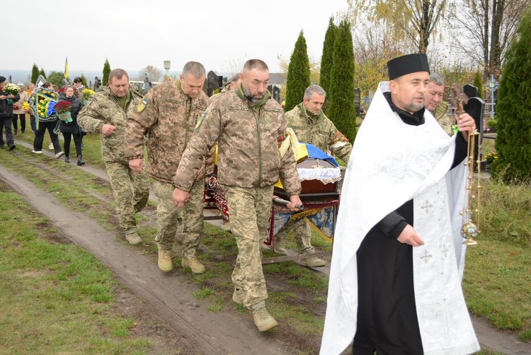 Провели в останню земну дорогу