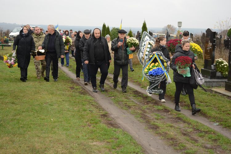 Провели в останню земну дорогу