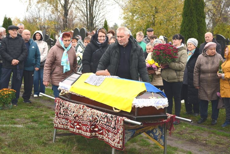 Провели в останню земну дорогу
