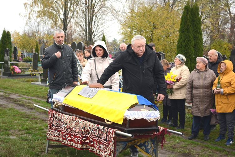 Провели в останню земну дорогу