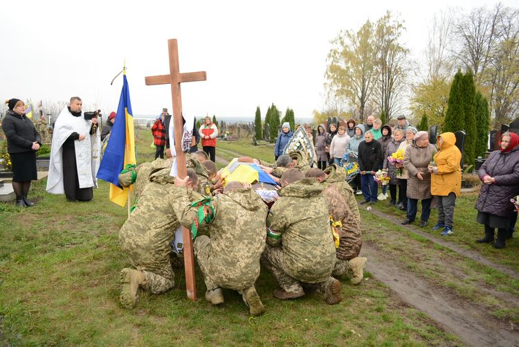 Провели в останню земну дорогу