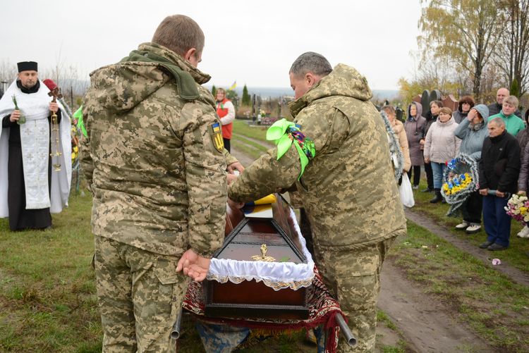 Провели в останню земну дорогу