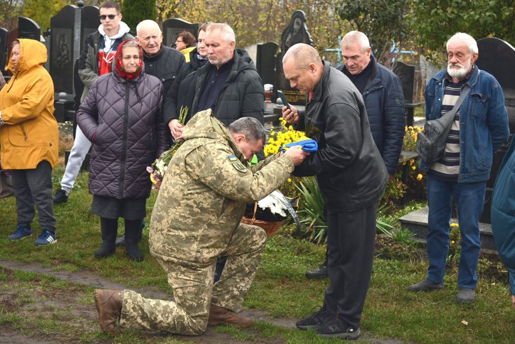 Провели в останню земну дорогу