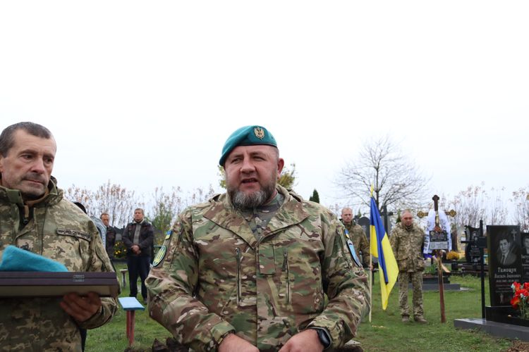 Мешканці громади схилили голови